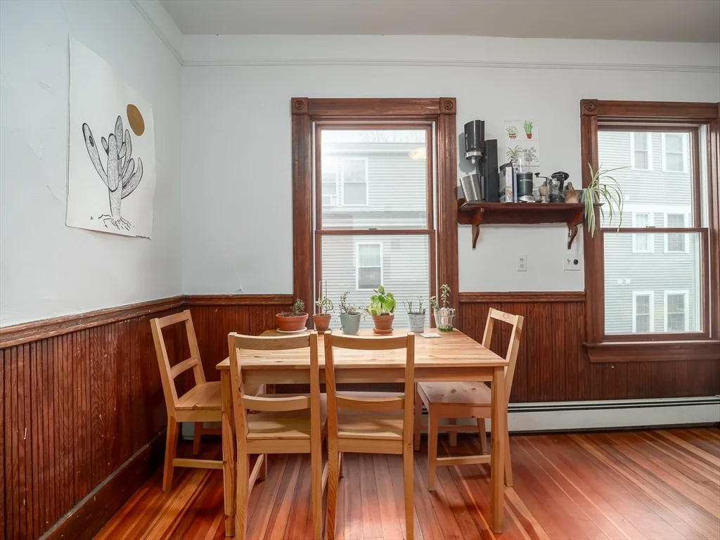 318 Beacon St, Ward Two