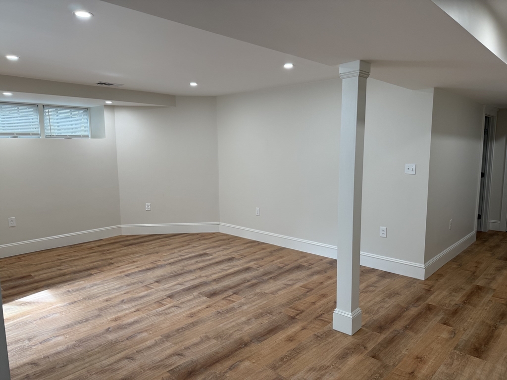 12 Manchester Rd, Coolidge Corner