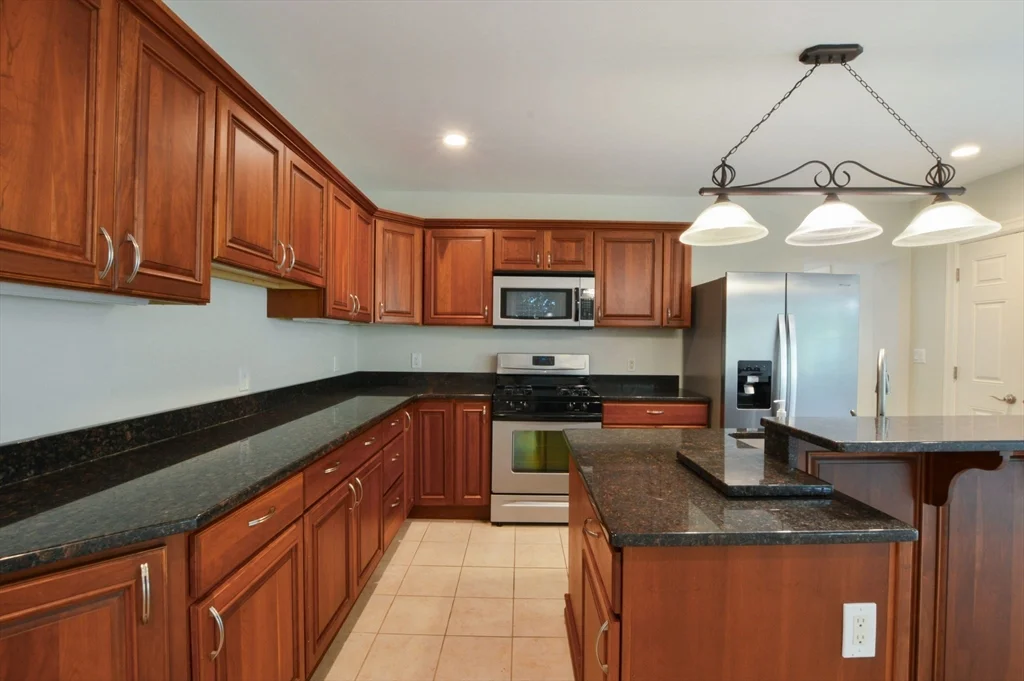 66 Tucker Ln, Dartmouth
