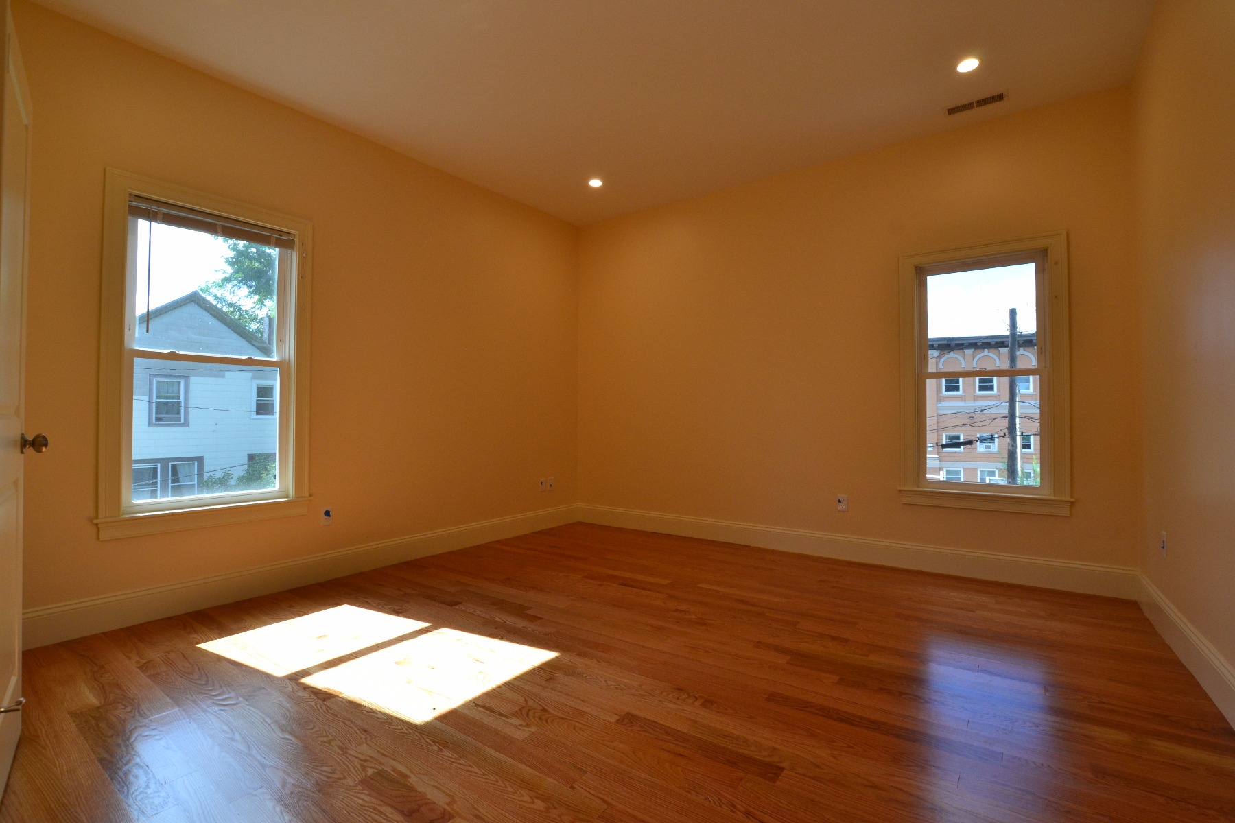 6 bed, 4+ bath apartment for rent at 3 Griggs Pl Unit 1, Allston — photo 8 of 11