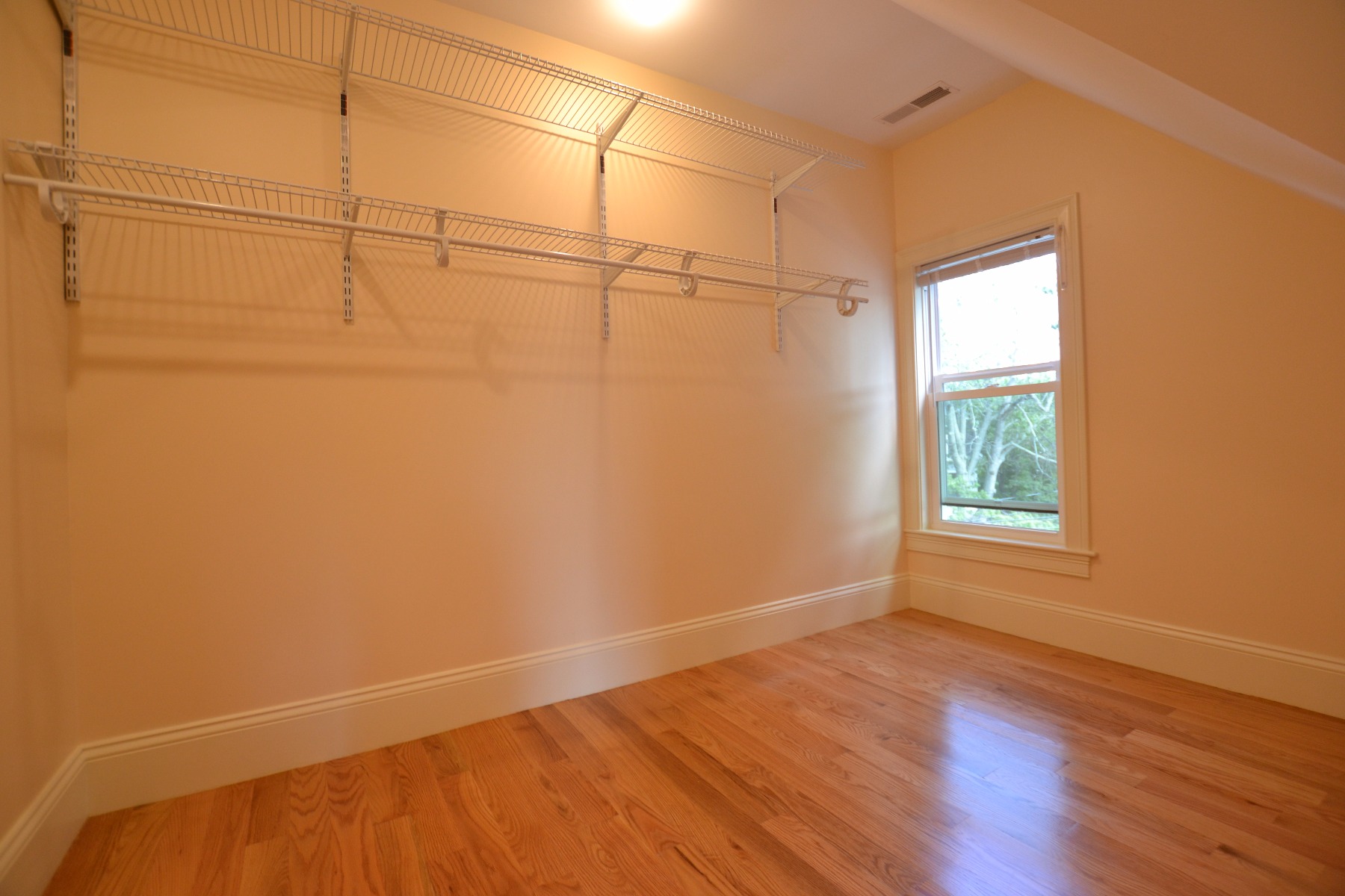 6 bed, 4+ bath apartment for rent at 3 Griggs Pl Unit 1, Allston — photo 10 of 11