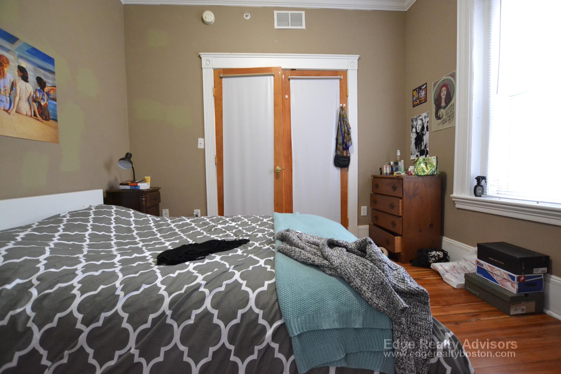4 bed, 2 bath apartment for rent at 14 Sutherland Rd Unit 1, Brighton — photo 4 of 10