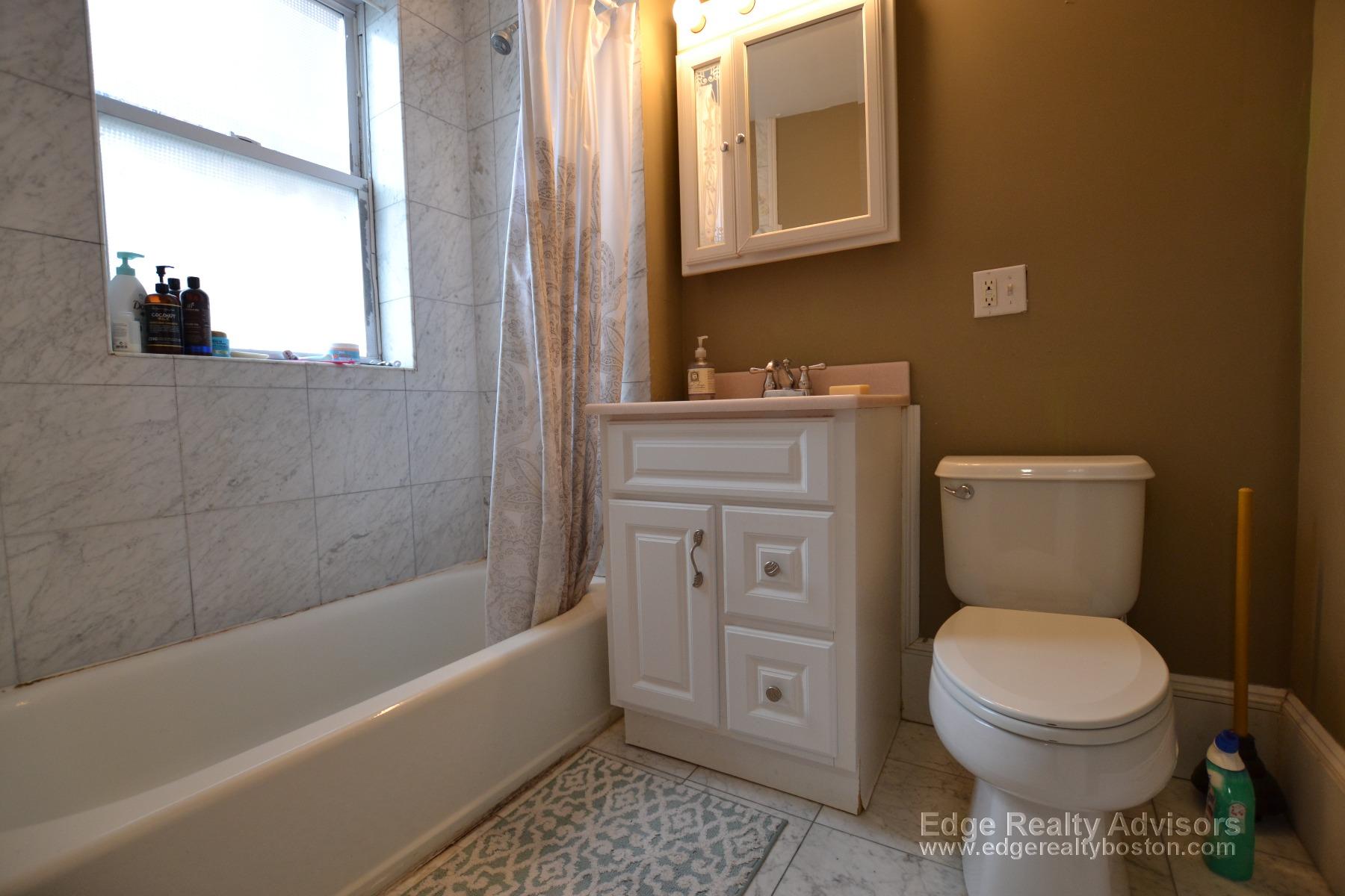 4 bed, 2 bath apartment for rent at 14 Sutherland Rd Unit 1, Brighton — photo 6 of 10