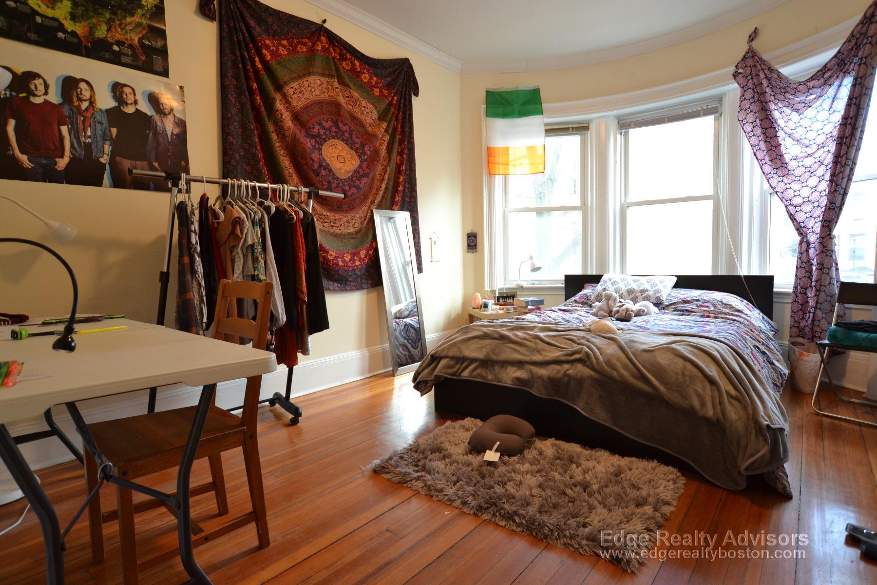 4 bed, 2 bath apartment for rent at 14 Sutherland Rd Unit 1, Brighton — photo 8 of 10