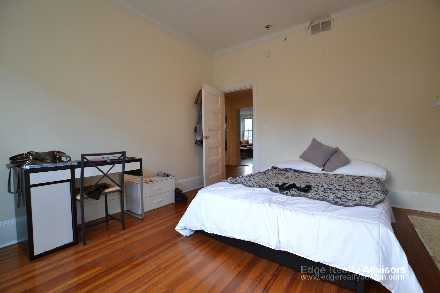 4 bed, 2 bath apartment for rent at 14 Sutherland Rd Unit 1, Brighton — photo 10 of 10