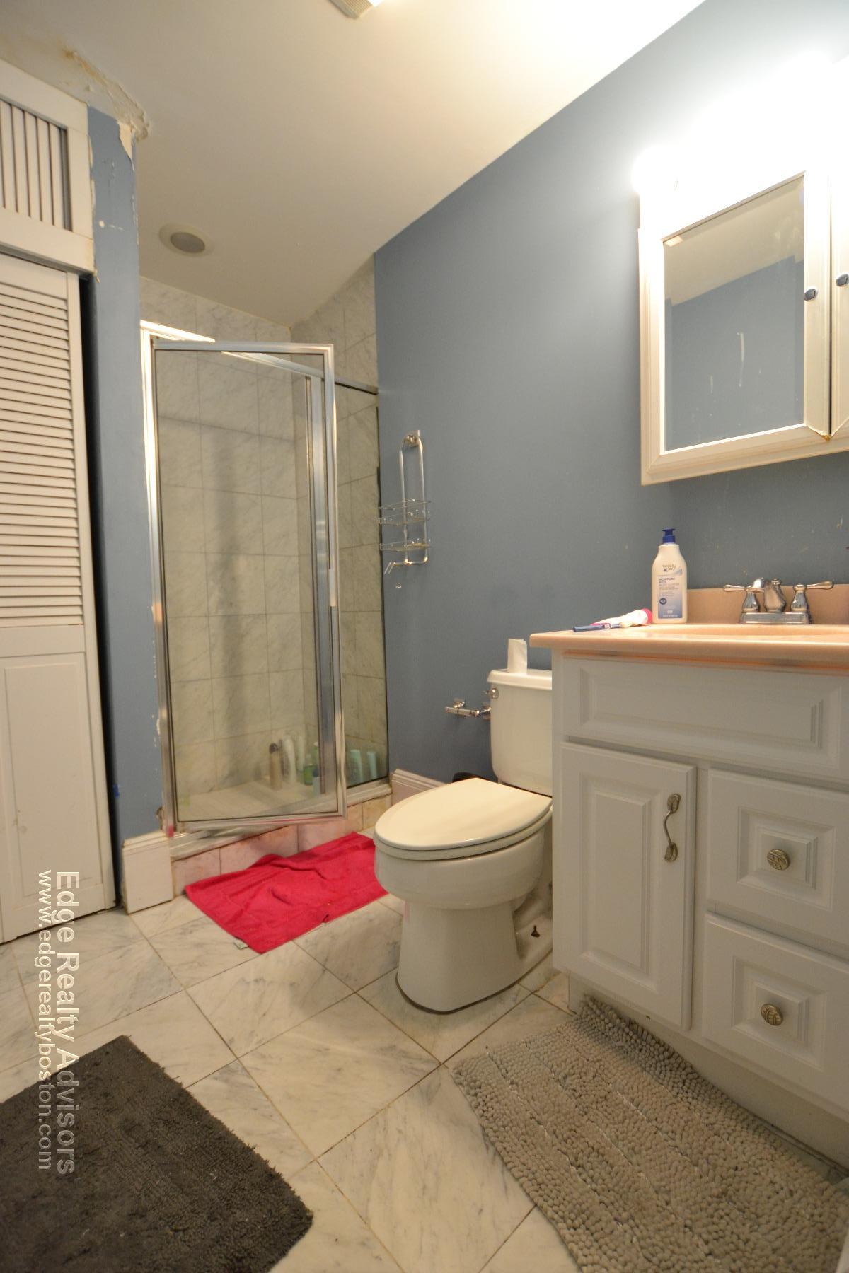 4 bed, 2 bath apartment for rent at 14 Sutherland Rd Unit 1, Brighton — photo 7 of 10