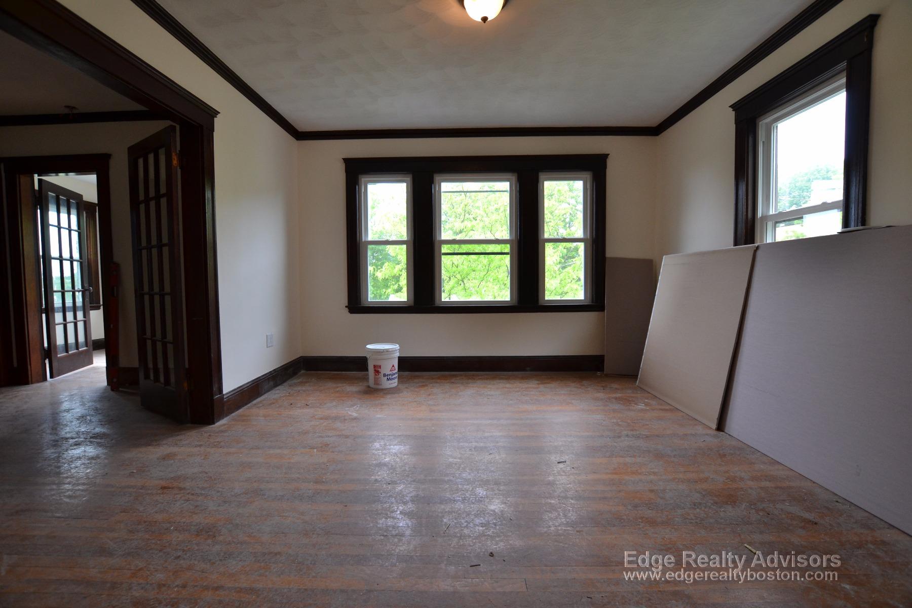 3 bed, 2 bath apartment for rent at 21 N Crescent Cir Unit 1, Brighton — photo 1 of 10