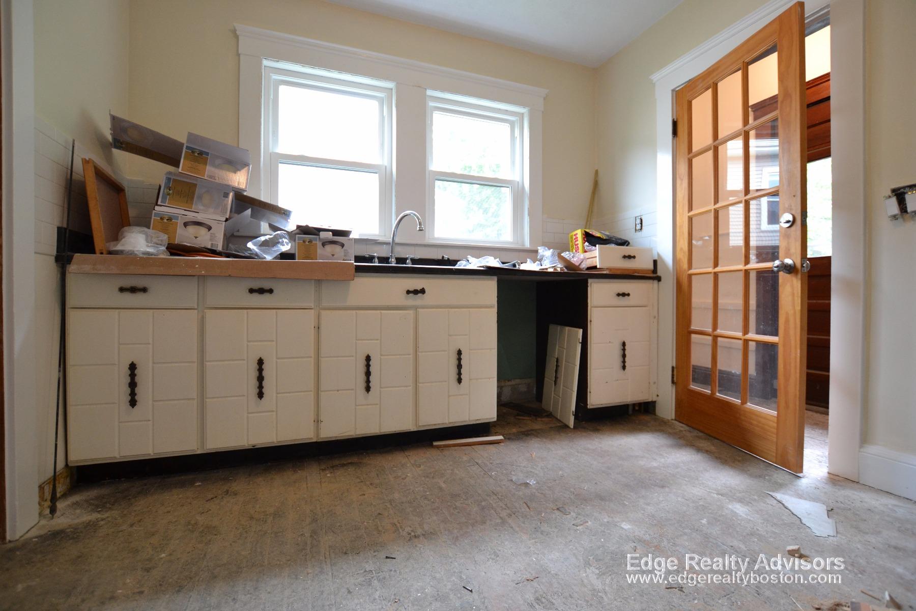 3 bed, 2 bath apartment for rent at 21 N Crescent Cir Unit 1, Brighton — photo 2 of 10