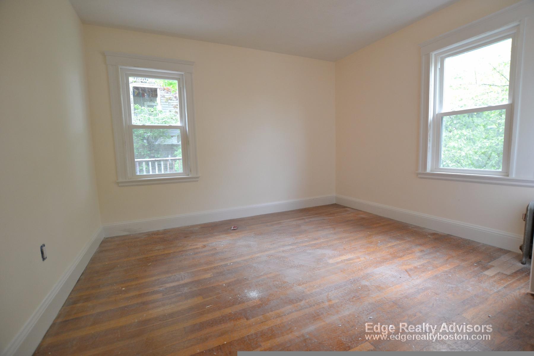 3 bed, 2 bath apartment for rent at 21 N Crescent Cir Unit 1, Brighton — photo 5 of 10