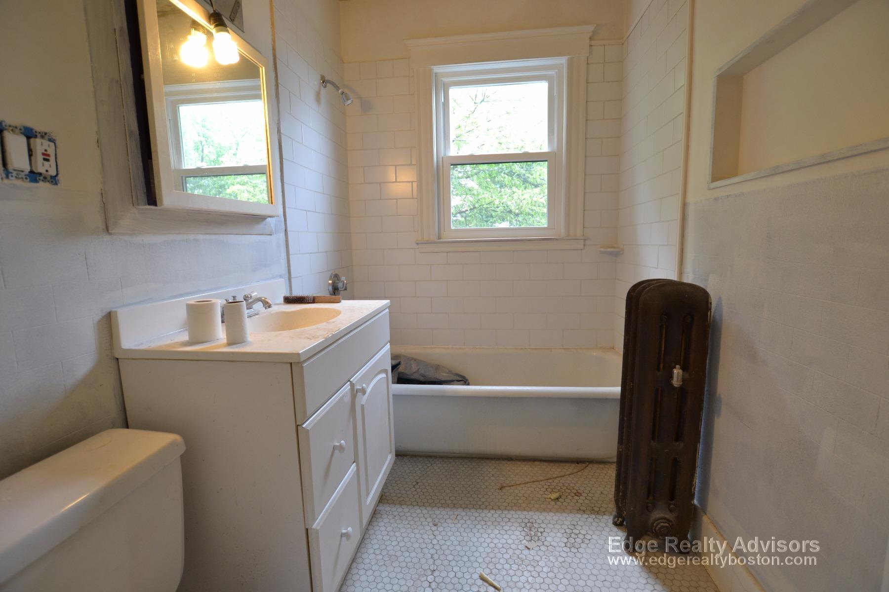 3 bed, 2 bath apartment for rent at 21 N Crescent Cir Unit 1, Brighton — photo 7 of 10