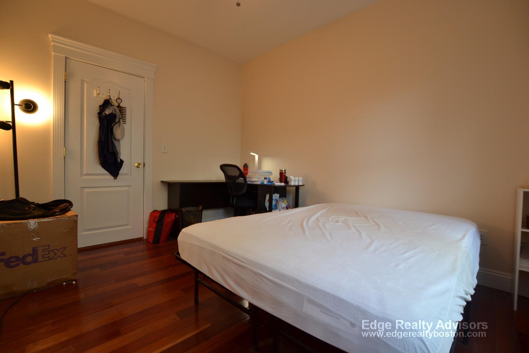5 bed, 4+ bath apartment for rent at 7 Delaware Pl Unit 1, Brighton — photo 5 of 10