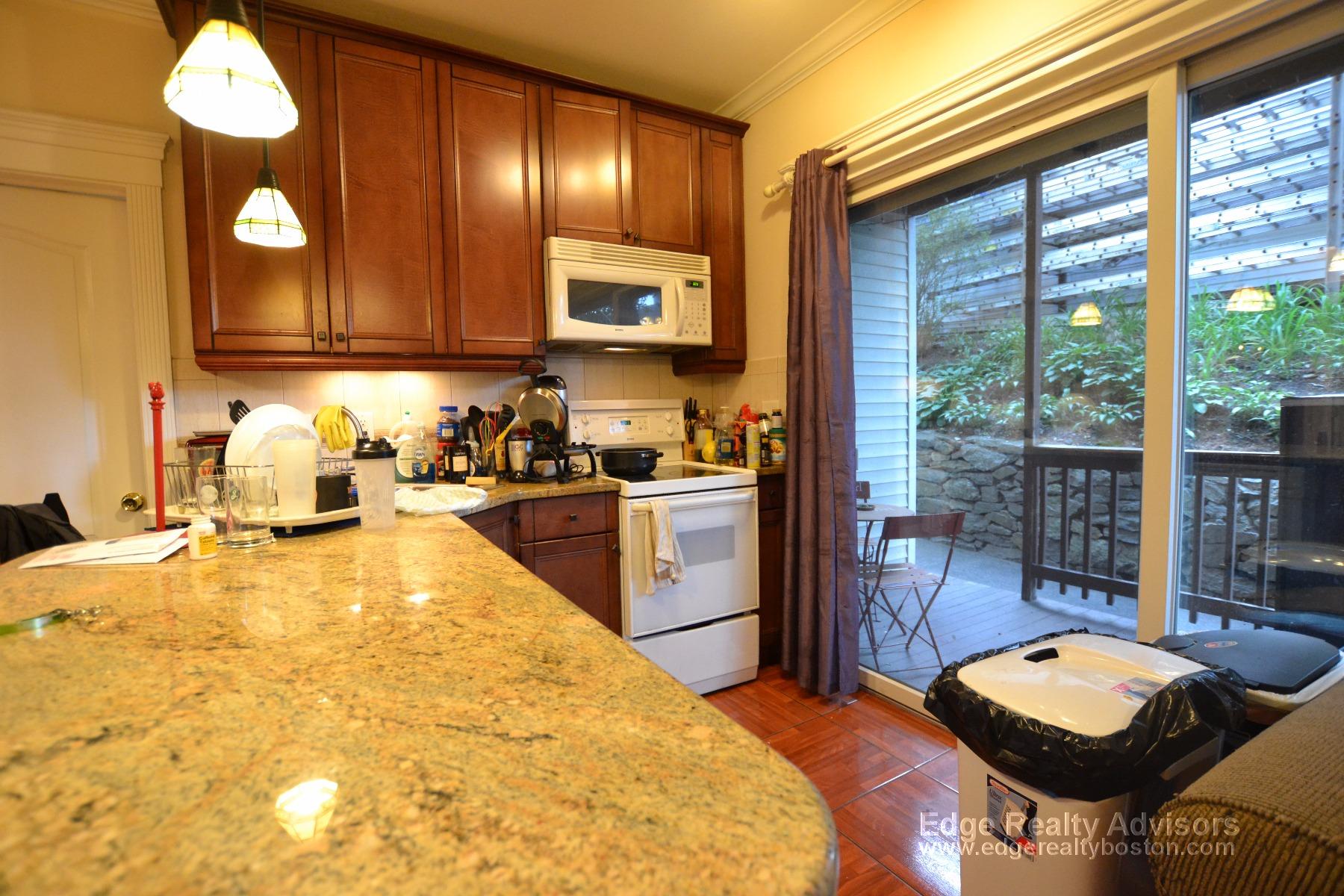 5 bed, 4+ bath apartment for rent at 7 Delaware Pl Unit 1, Brighton — photo 2 of 10