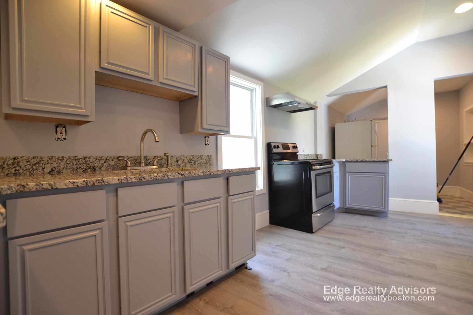 4 bed, 1 bath apartment for rent at 11 Baldwin Pl Unit 1, Brighton — photo 2 of 9