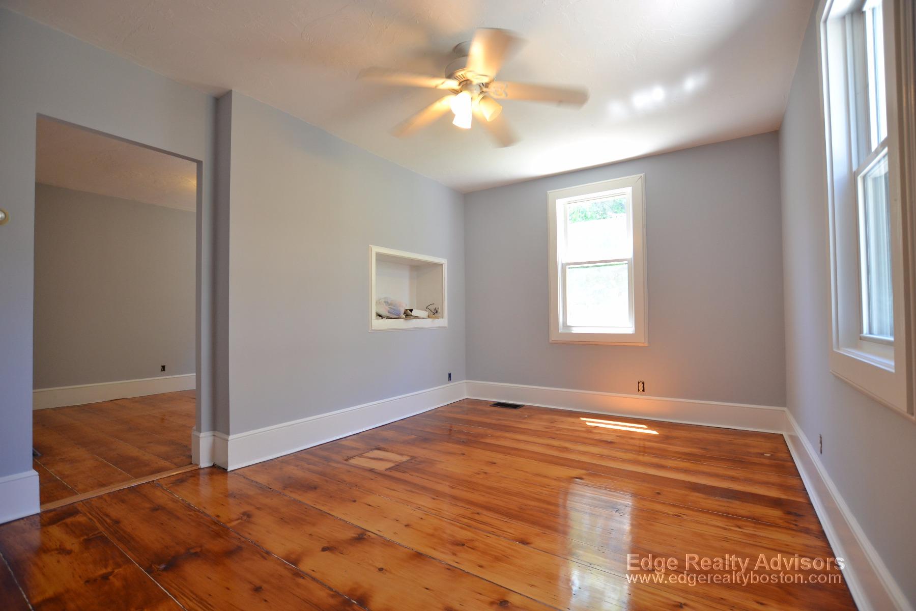 4 bed, 1 bath apartment for rent at 11 Baldwin Pl Unit 1, Brighton — photo 4 of 9
