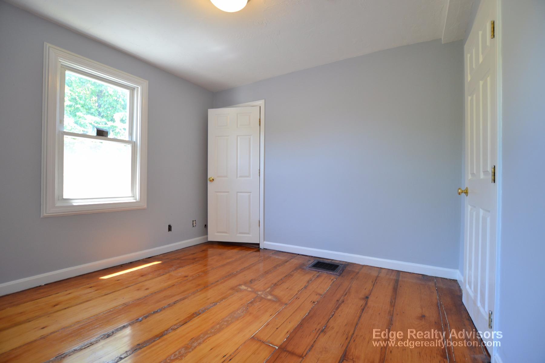 4 bed, 1 bath apartment for rent at 11 Baldwin Pl Unit 1, Brighton — photo 5 of 9