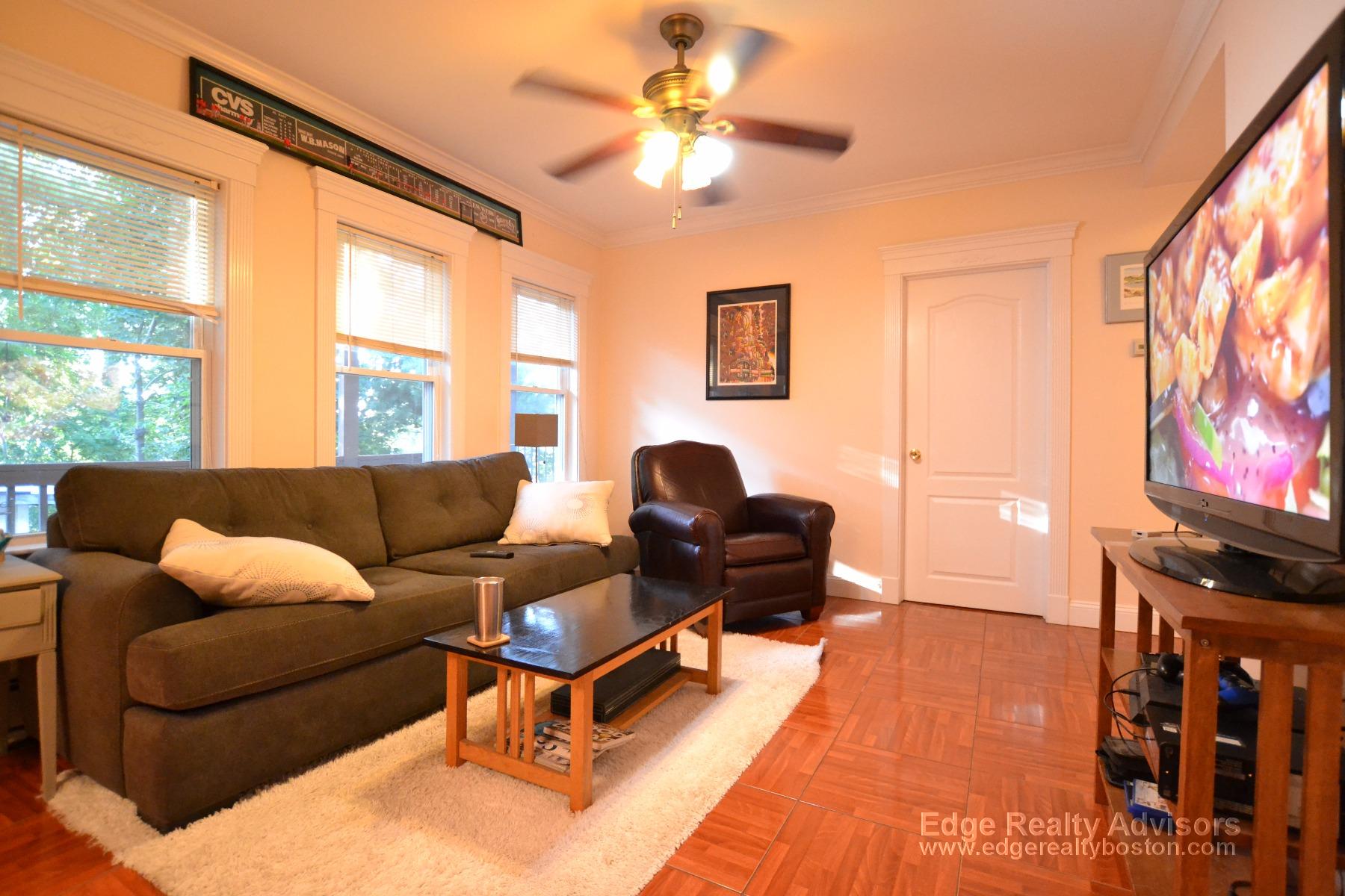 3 bed, 2 bath apartment for rent at 7 Delaware Pl Unit 3, Brighton — photo 3 of 12