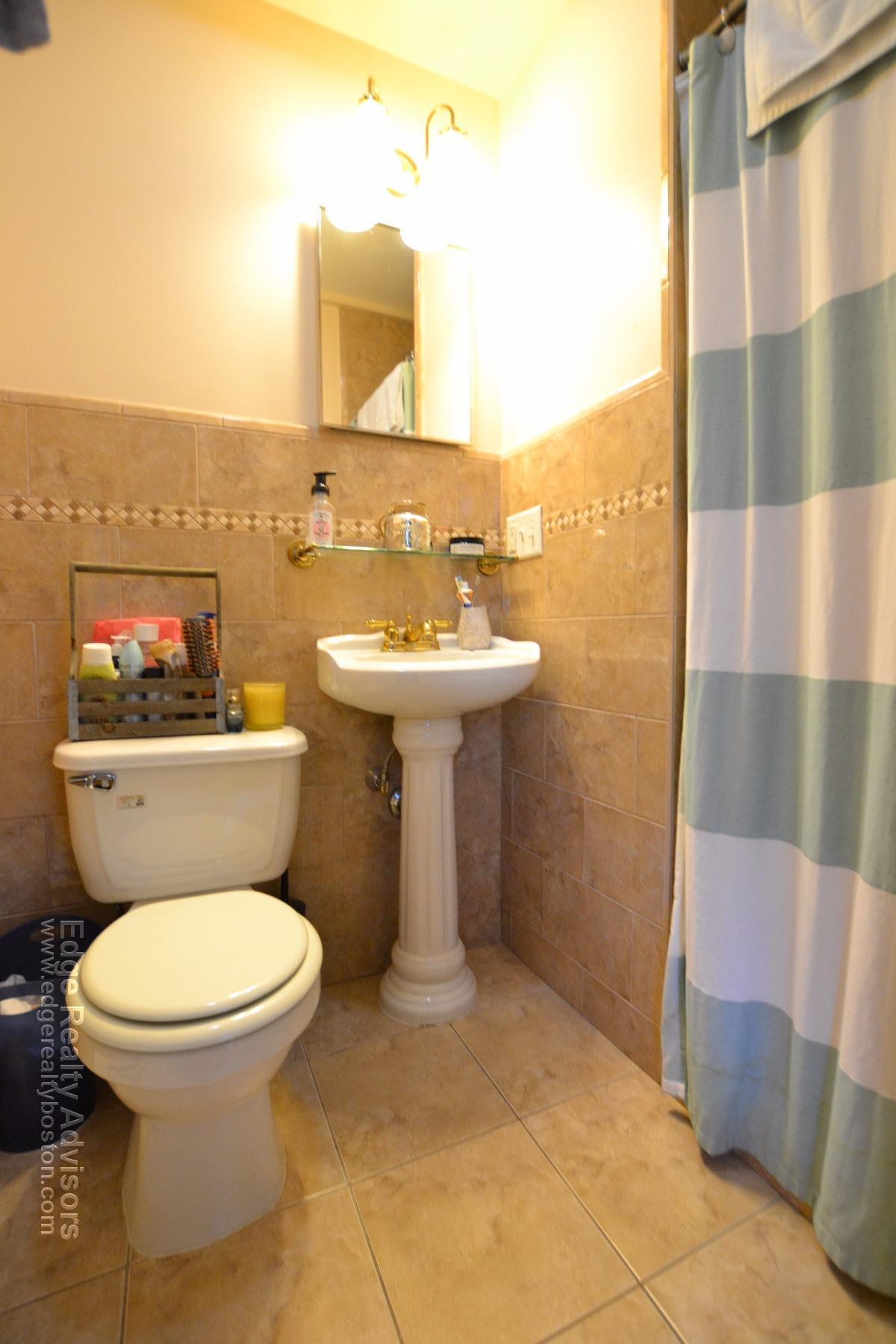 3 bed, 2 bath apartment for rent at 7 Delaware Pl Unit 3, Brighton — photo 10 of 12