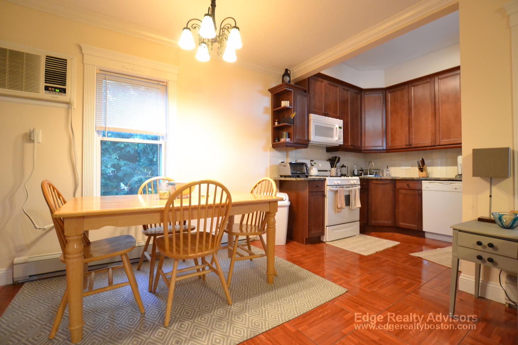 3 bed, 2 bath apartment for rent at 7 Delaware Pl Unit 3, Brighton — photo 4 of 12