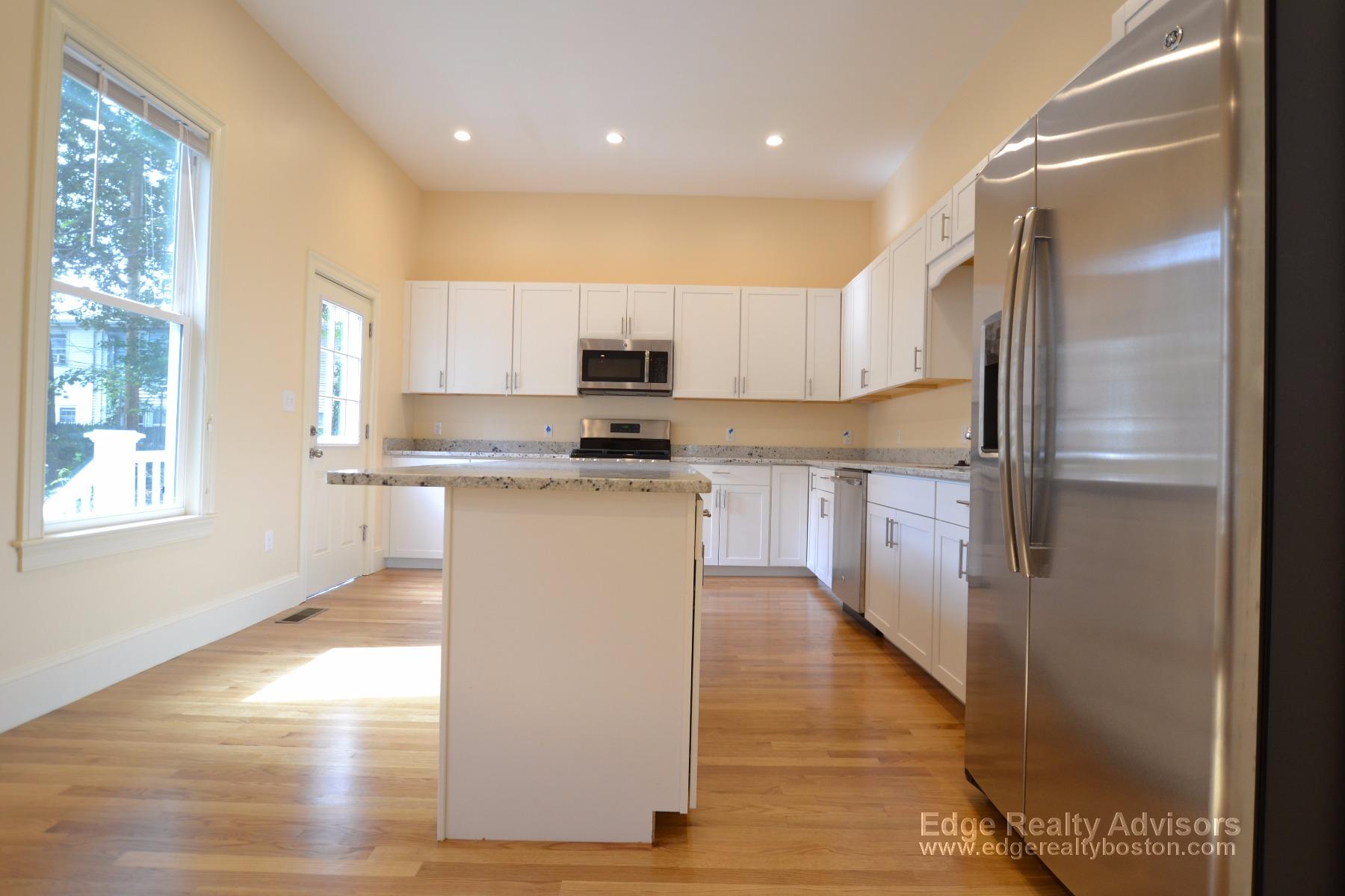 6 bed, 4+ bath apartment for rent at 3 Griggs Pl Unit 1, Allston — photo 3 of 11