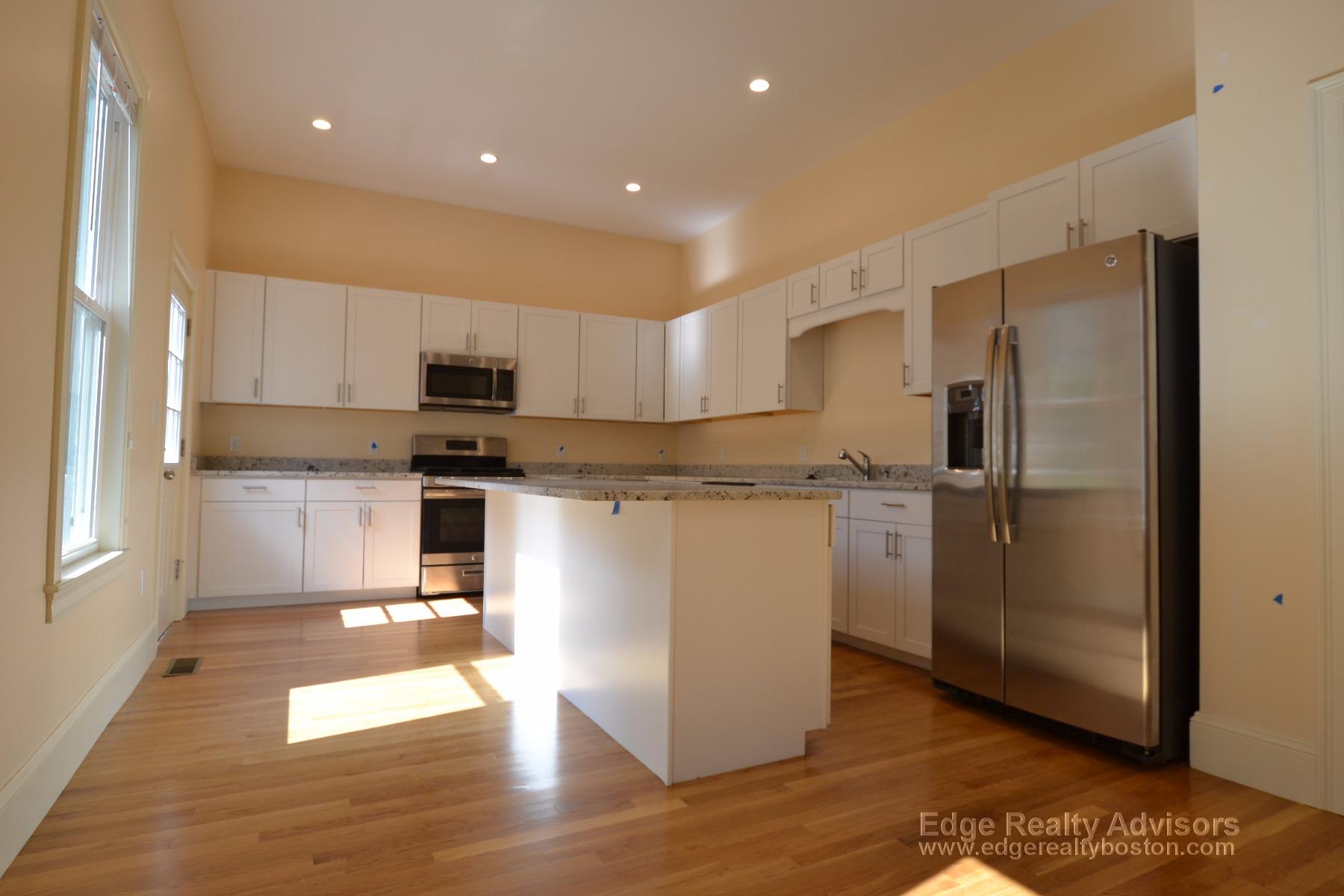 6 bed, 4+ bath apartment for rent at 3 Griggs Pl Unit 1, Allston — photo 1 of 11