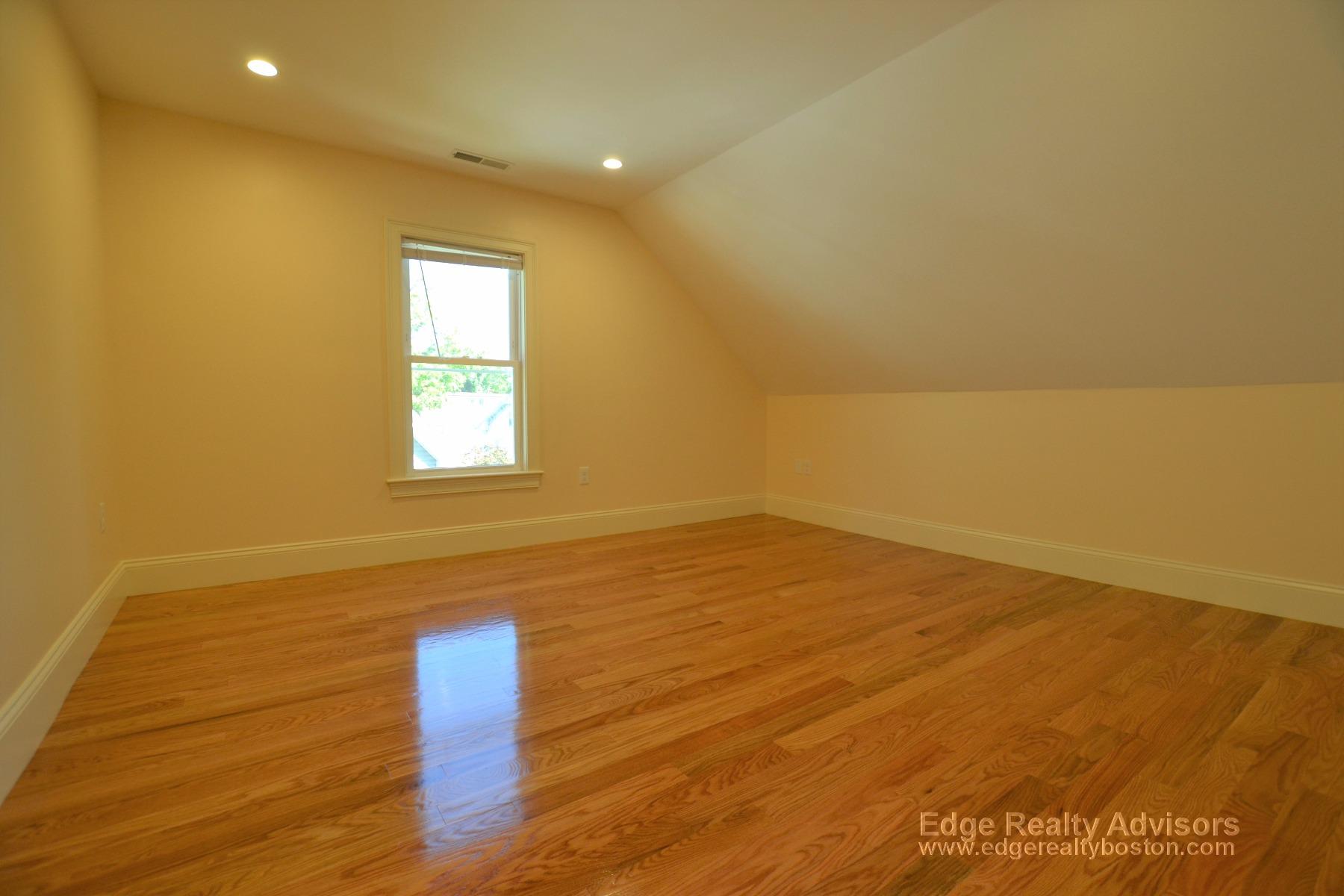 6 bed, 3 bath apartment for rent at 1 Griggs Pl Unit 1, Allston — photo 11 of 16