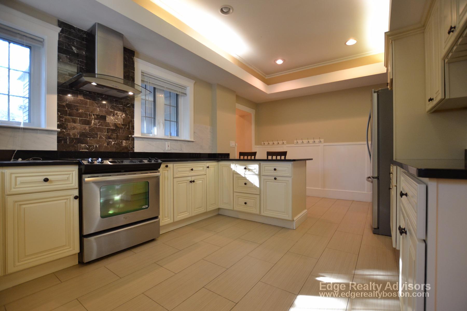 6 bed, 4+ bath apartment for rent at 64 Corey Rd Unit 1, Brighton — photo 2 of 18
