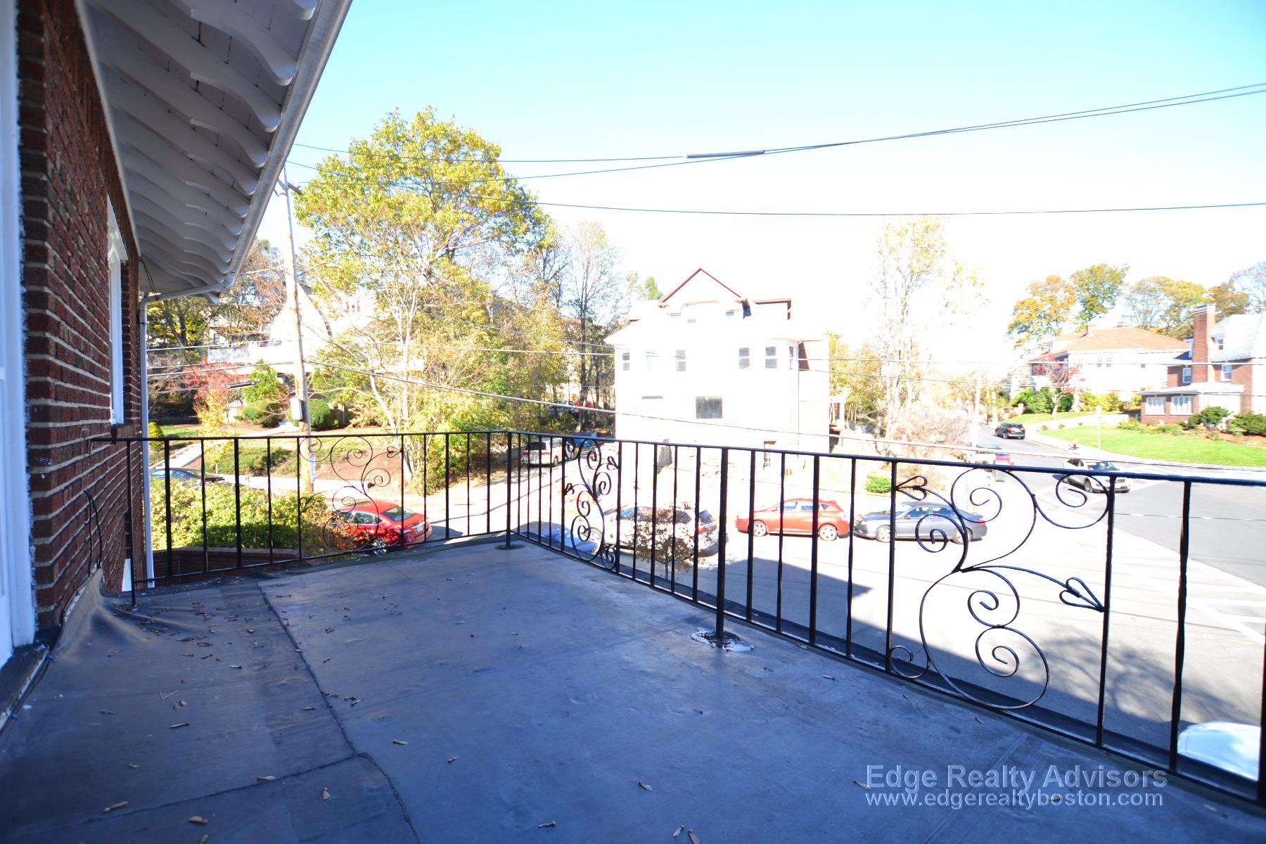 6 bed, 4+ bath apartment for rent at 64 Corey Rd Unit 1, Brighton — photo 17 of 18