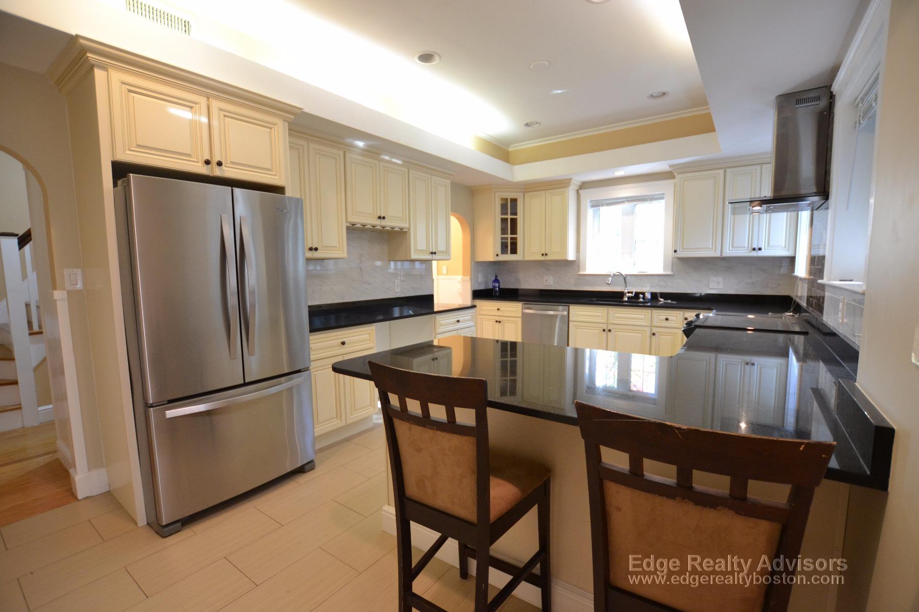 6 bed, 4+ bath apartment for rent at 64 Corey Rd Unit 1, Brighton — photo 5 of 18
