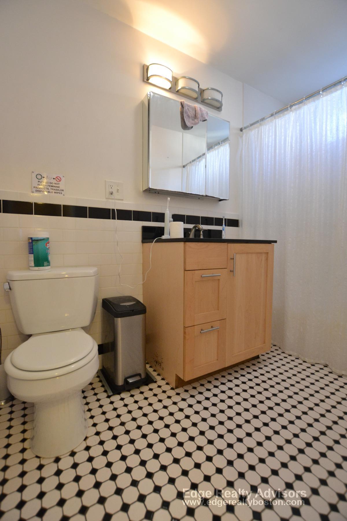 4 bed, 2 bath apartment for rent at 10 Wadsworth St Unit 1, Allston — photo 4 of 7