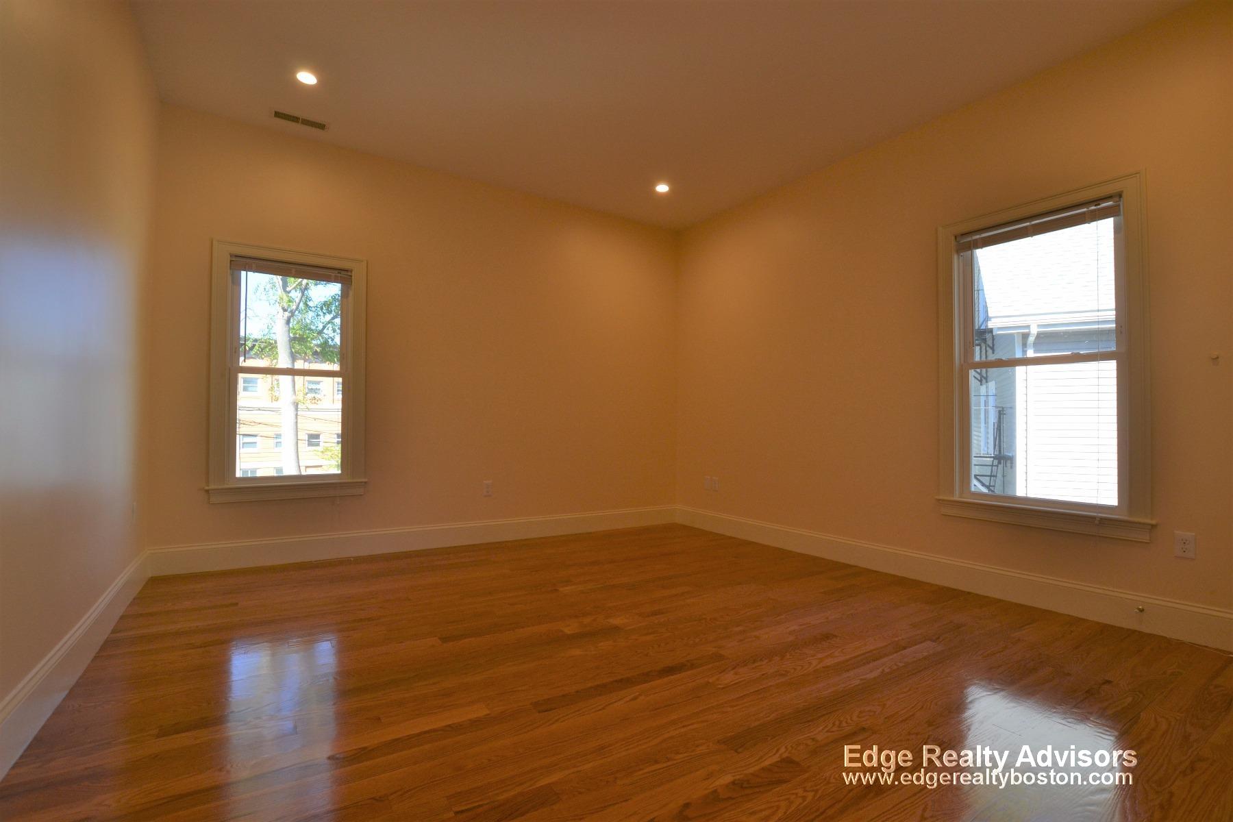 5 bed, 3 bath apartment for rent at 33 Pratt St Unit 2, Allston — photo 7 of 15