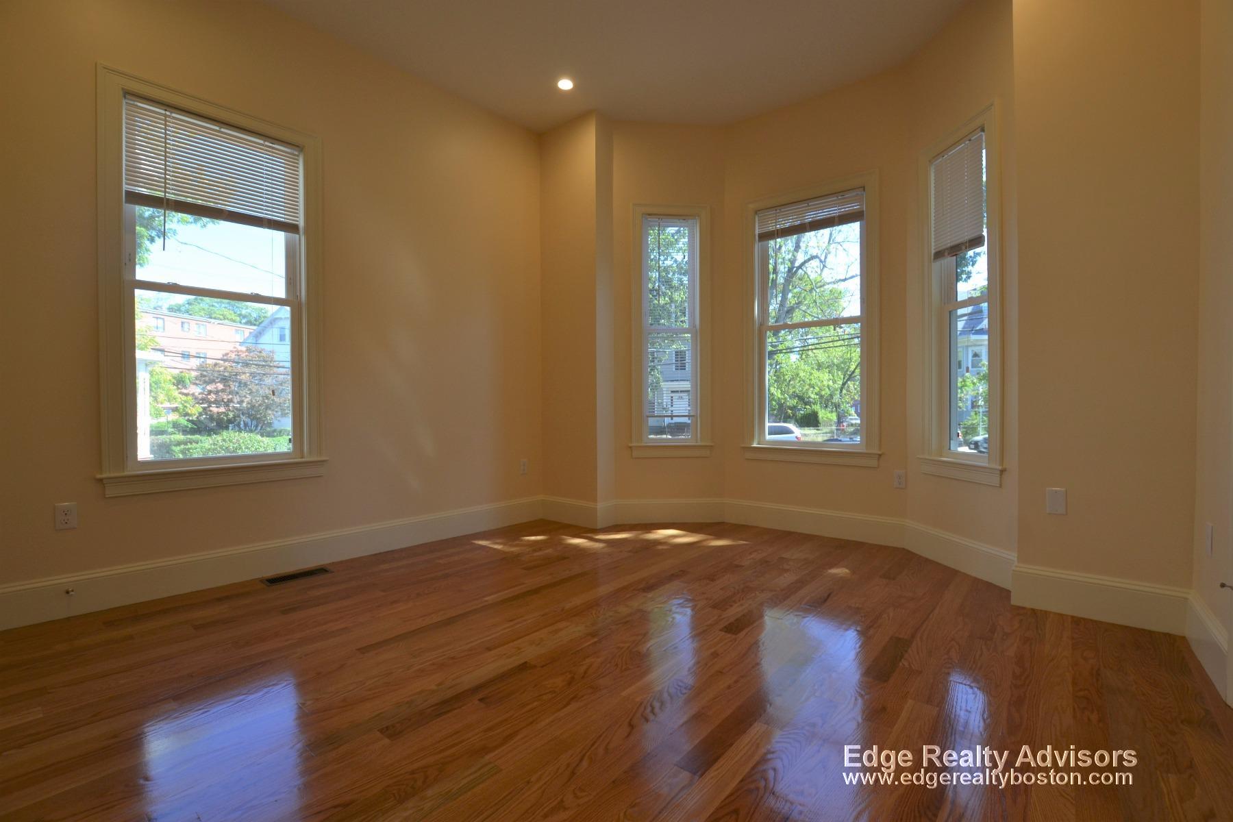 5 bed, 3 bath apartment for rent at 33 Pratt St Unit 2, Allston — photo 8 of 15