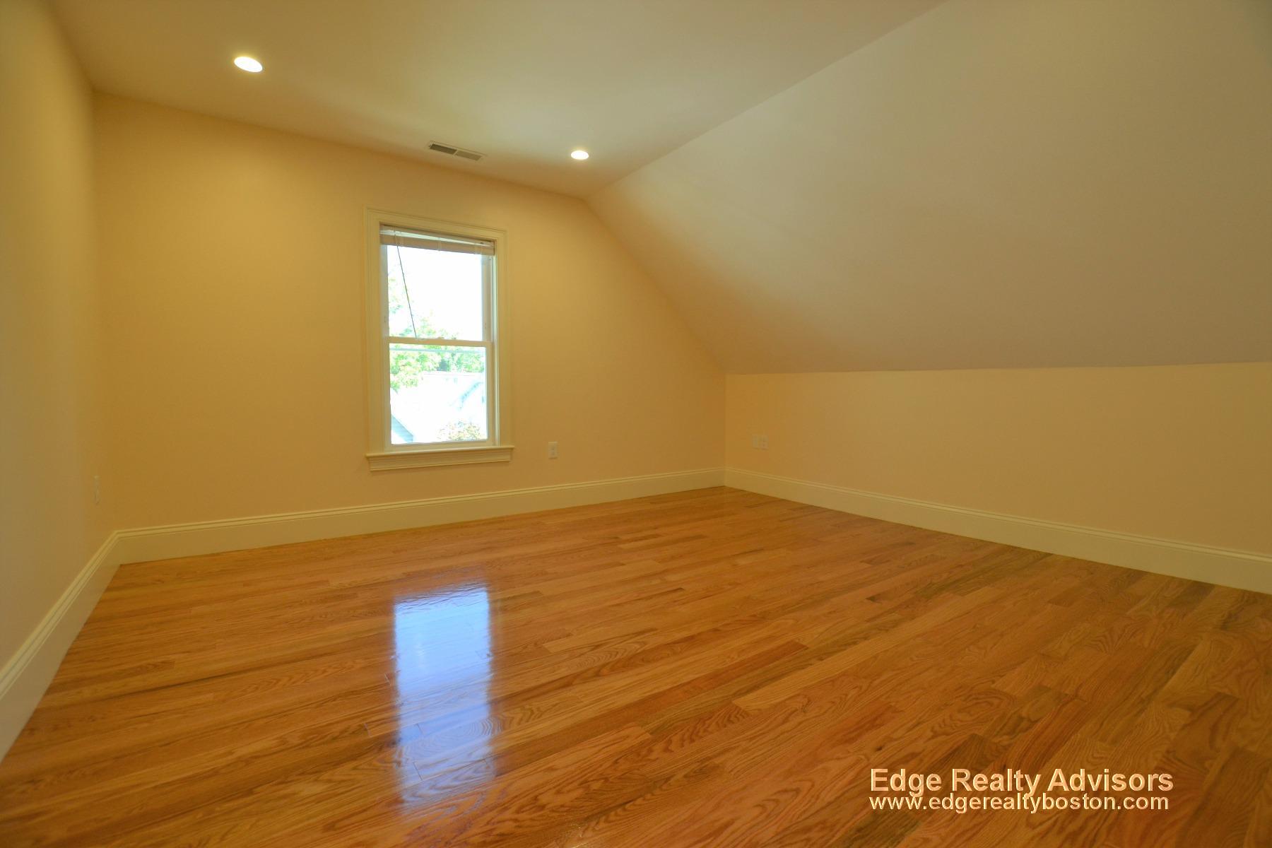 5 bed, 3 bath apartment for rent at 33 Pratt St Unit 2, Allston — photo 10 of 15