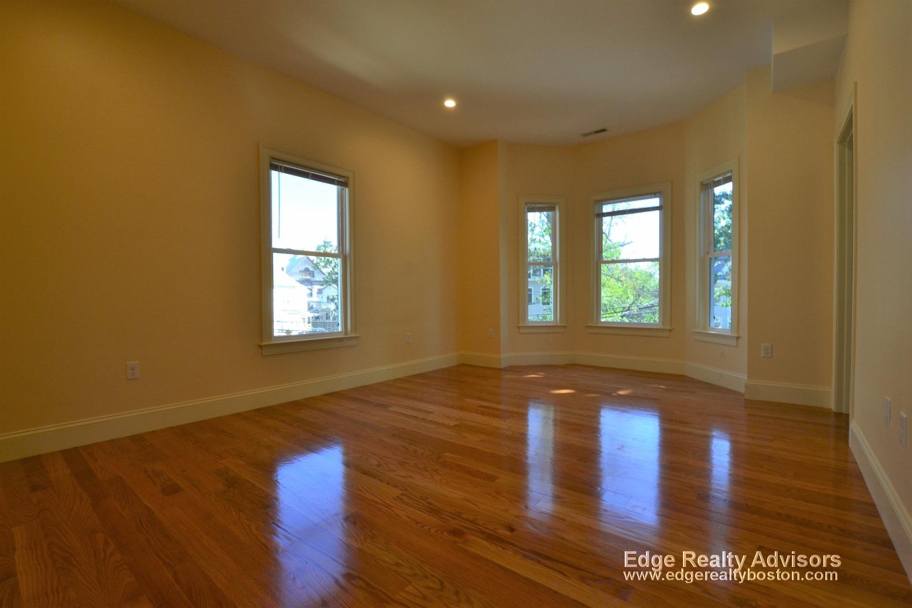 5 bed, 3 bath apartment for rent at 33 Pratt St Unit 2, Allston — photo 12 of 15