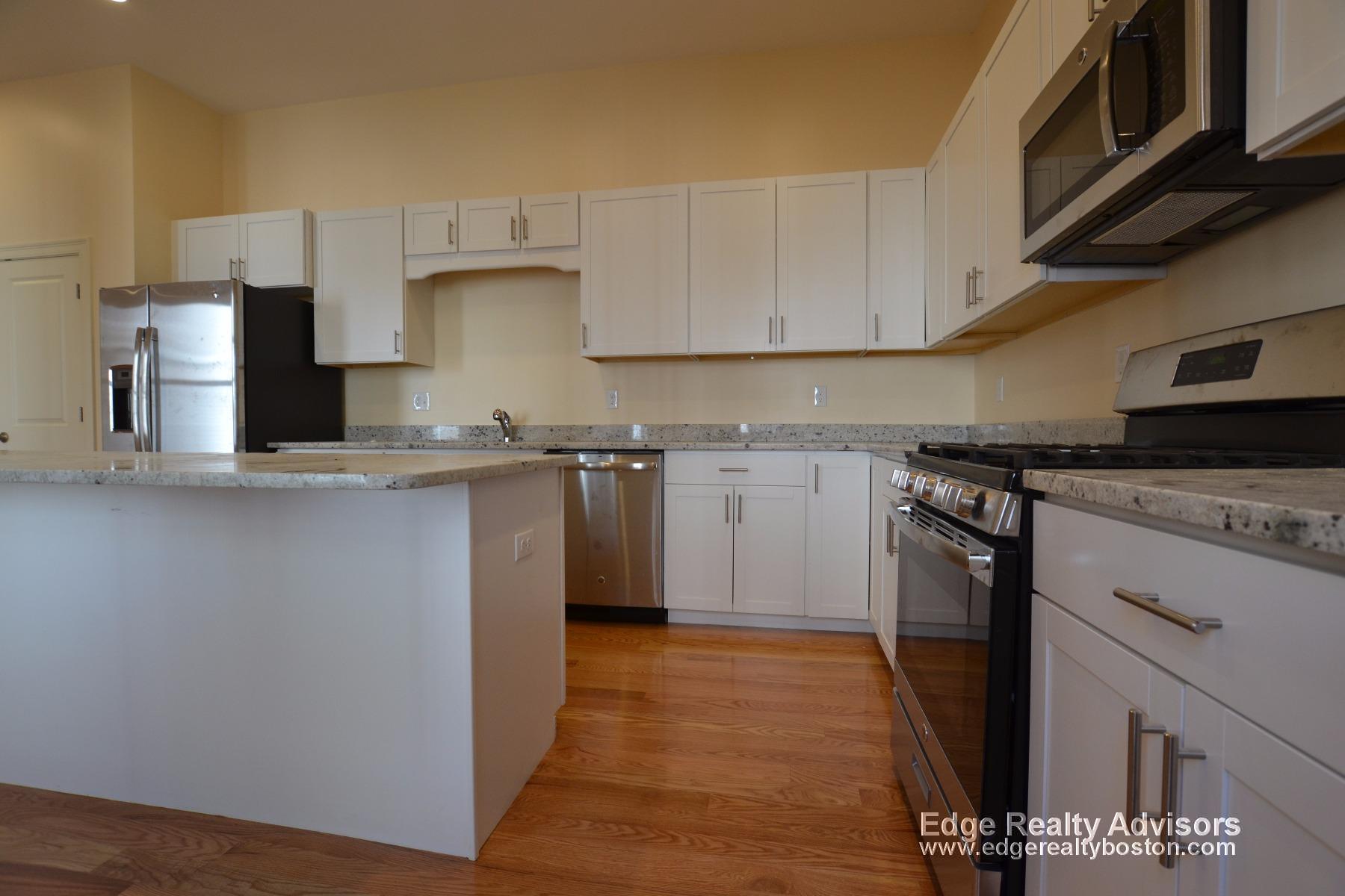 5 bed, 3 bath apartment for rent at 33 Pratt St Unit 2, Allston — photo 2 of 15