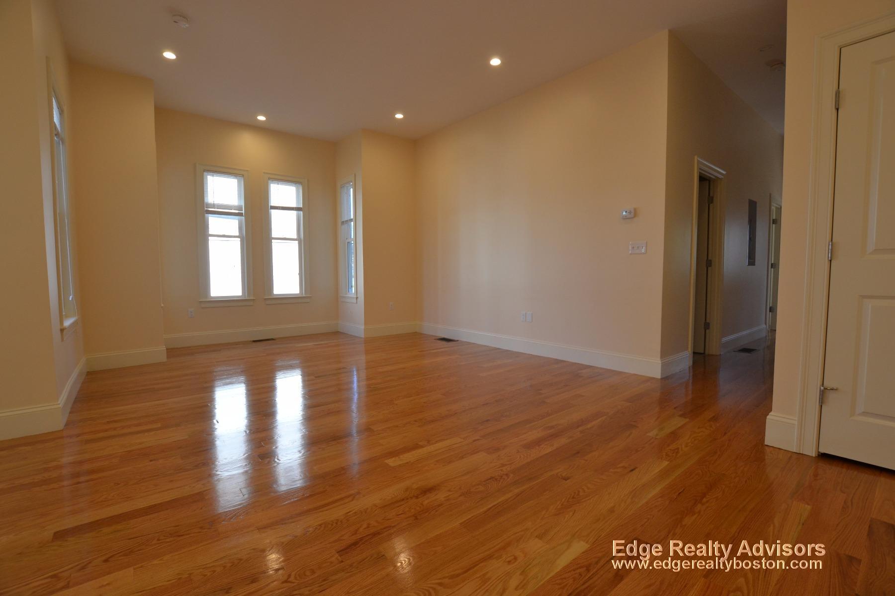5 bed, 3 bath apartment for rent at 33 Pratt St Unit 2, Allston — photo 3 of 15