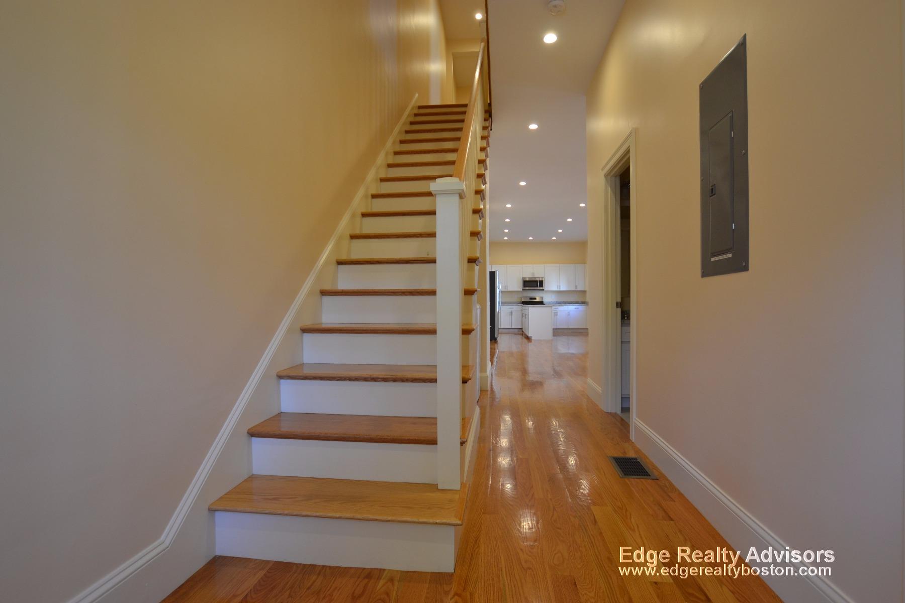 5 bed, 3 bath apartment for rent at 33 Pratt St Unit 2, Allston — photo 6 of 15