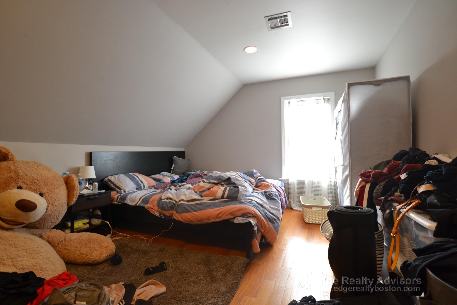 6 bed, 2 bath apartment for rent at 45 Allston Unit 3, Allston — photo 4 of 13