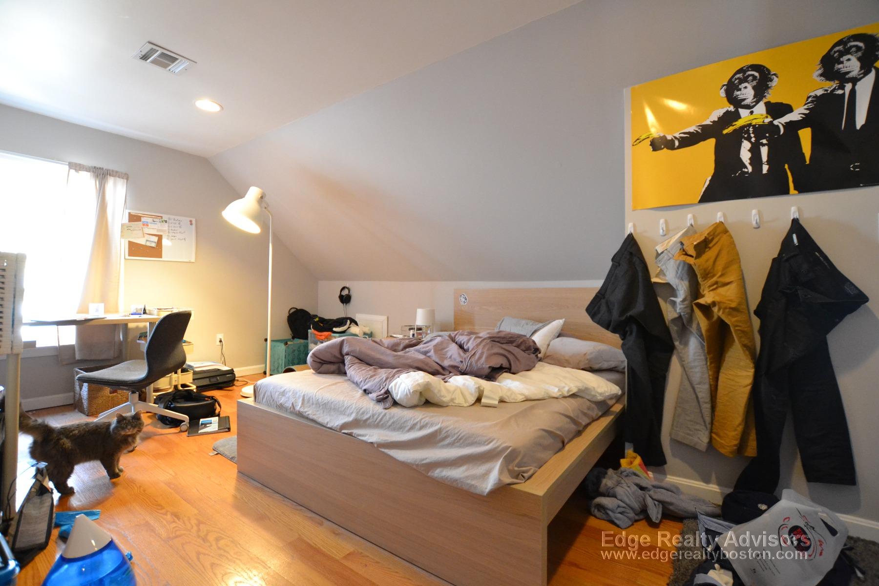 6 bed, 2 bath apartment for rent at 45 Allston Unit 3, Allston — photo 3 of 13
