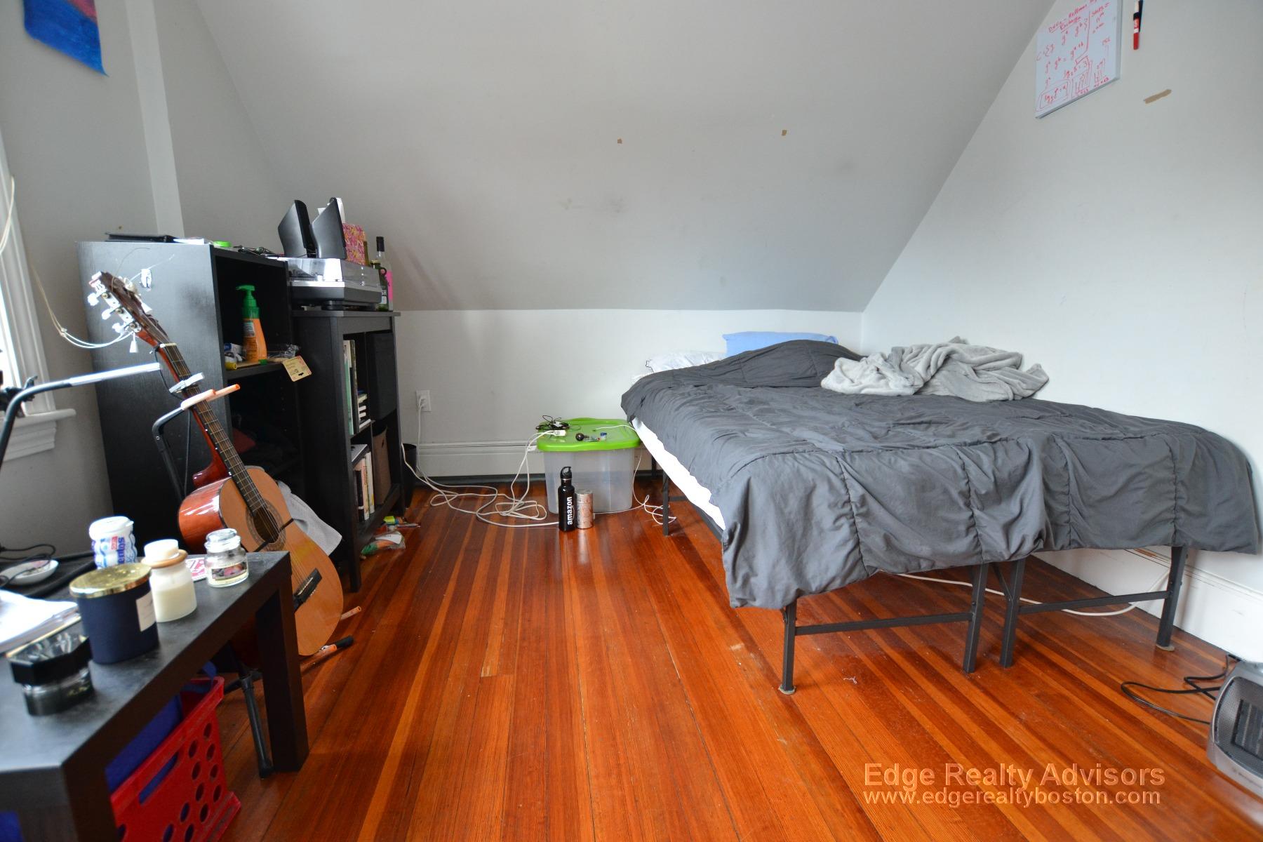 6 bed, 2 bath apartment for rent at 32 Long Ave Unit 1, Brighton — photo 6 of 11