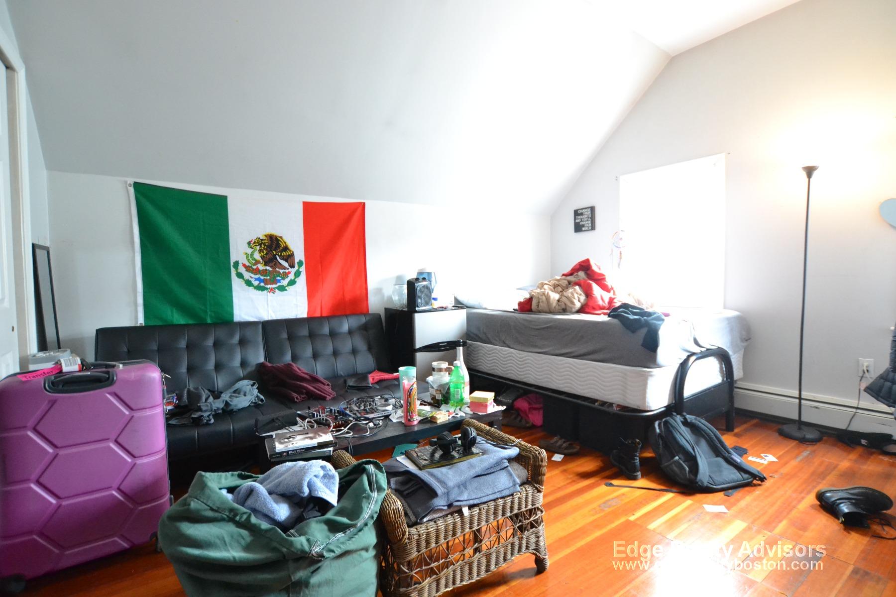 6 bed, 2 bath apartment for rent at 32 Long Ave Unit 1, Brighton — photo 7 of 11