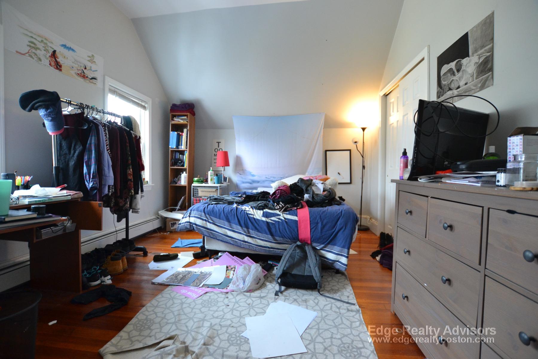 6 bed, 2 bath apartment for rent at 32 Long Ave Unit 1, Brighton — photo 8 of 11