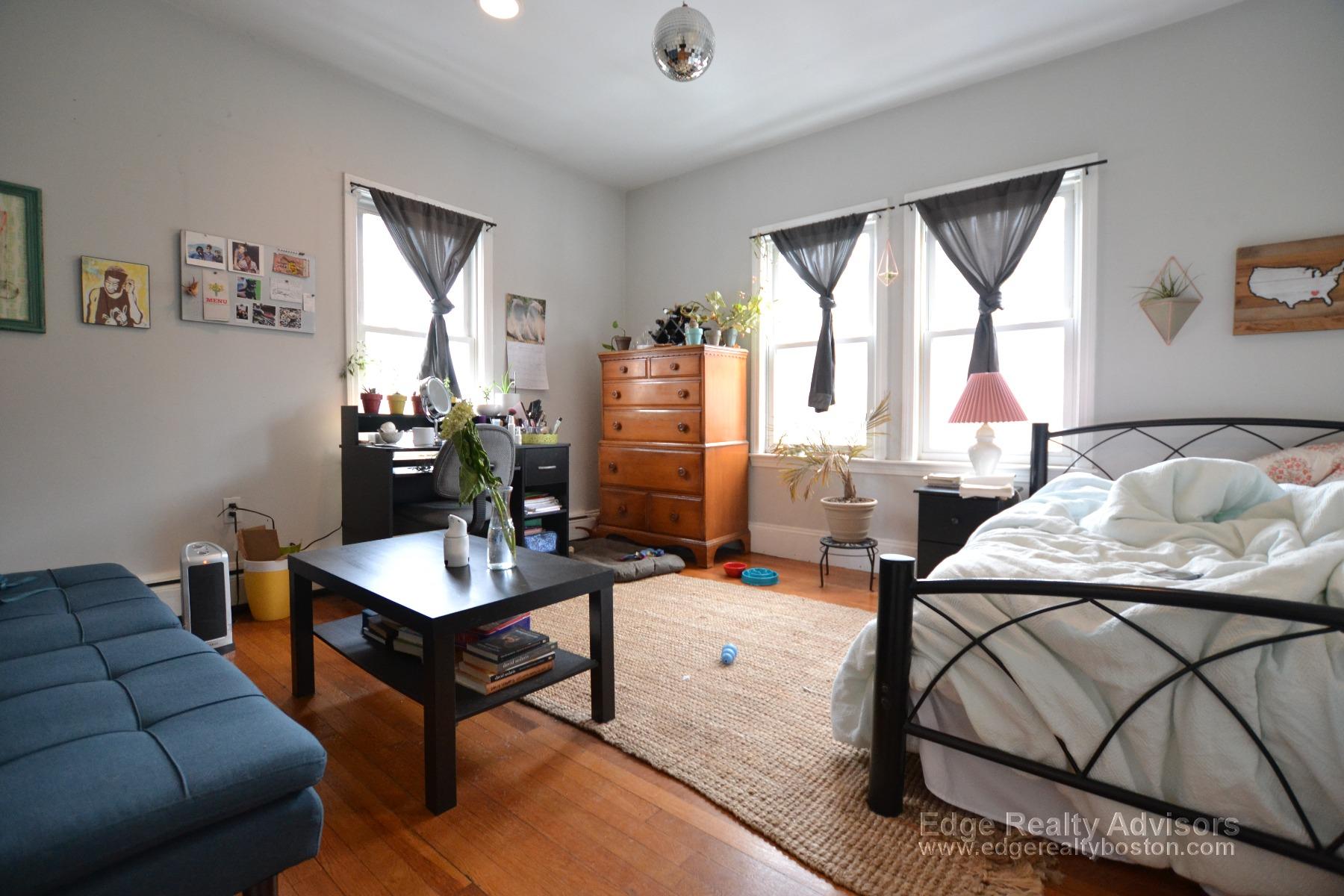 6 bed, 2 bath apartment for rent at 32 Long Ave Unit 1, Brighton — photo 5 of 11