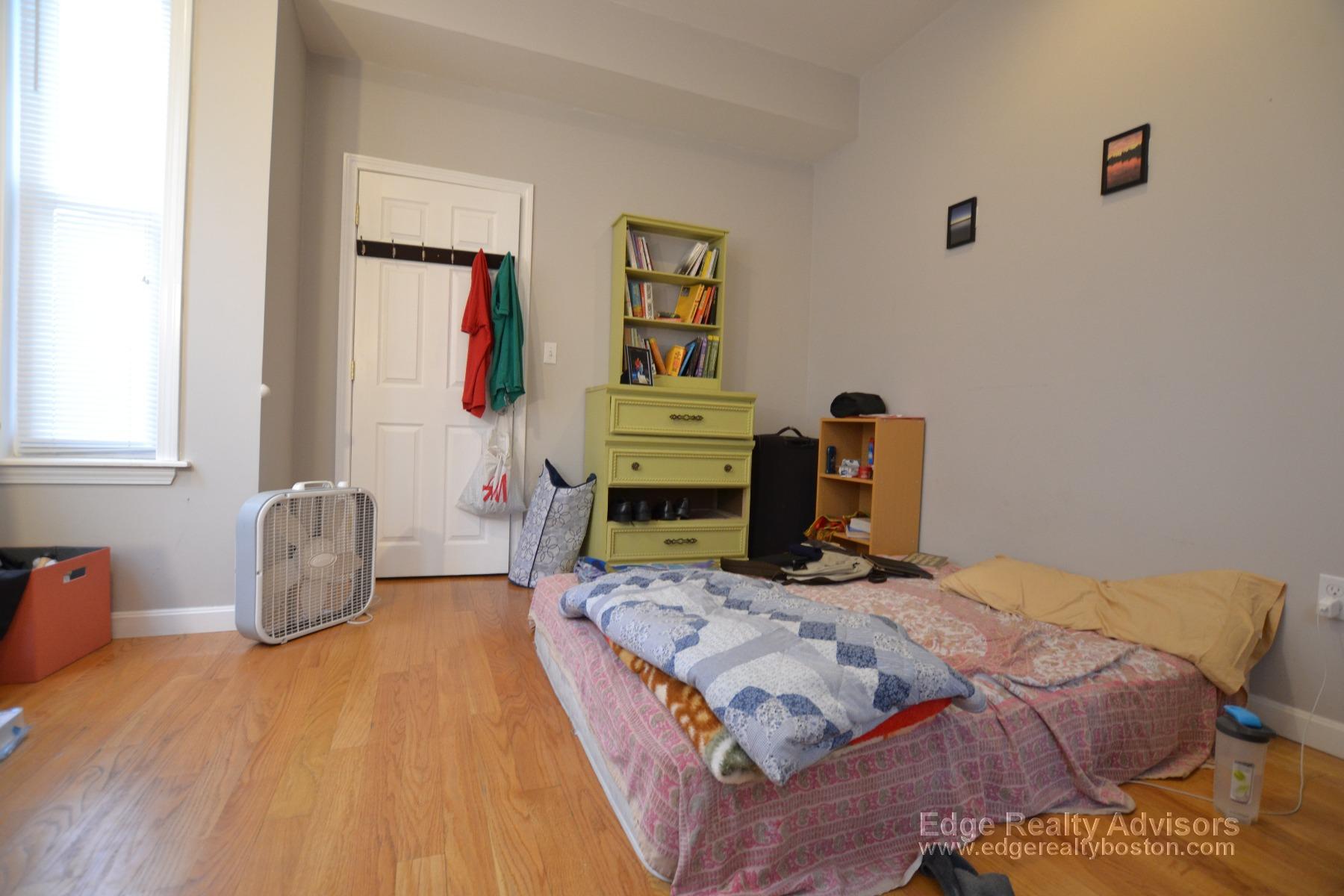 4 bed, 2 bath apartment for rent at 42 Allston St Unit 1, Allston — photo 8 of 9