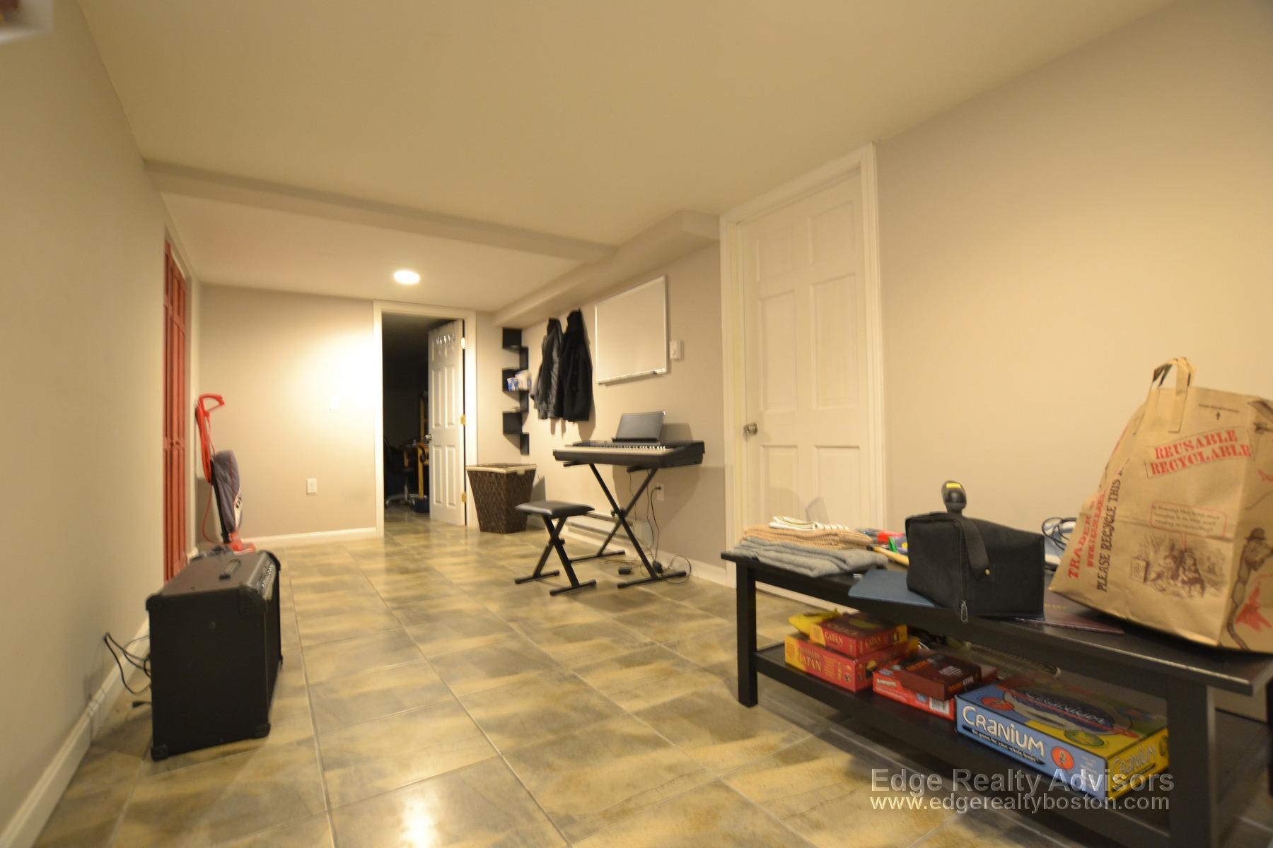 4 bed, 2 bath apartment for rent at 42 Allston St Unit 1, Allston — photo 7 of 9