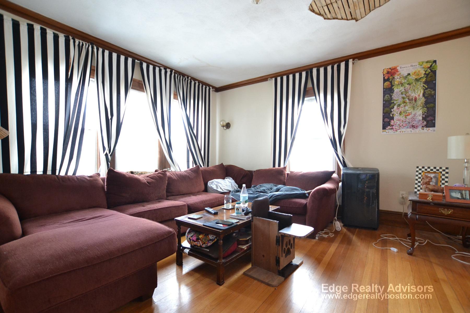 2 bed, 1 bath apartment for rent at 28 Falkland St Unit 1, Brighton — photo 4 of 10
