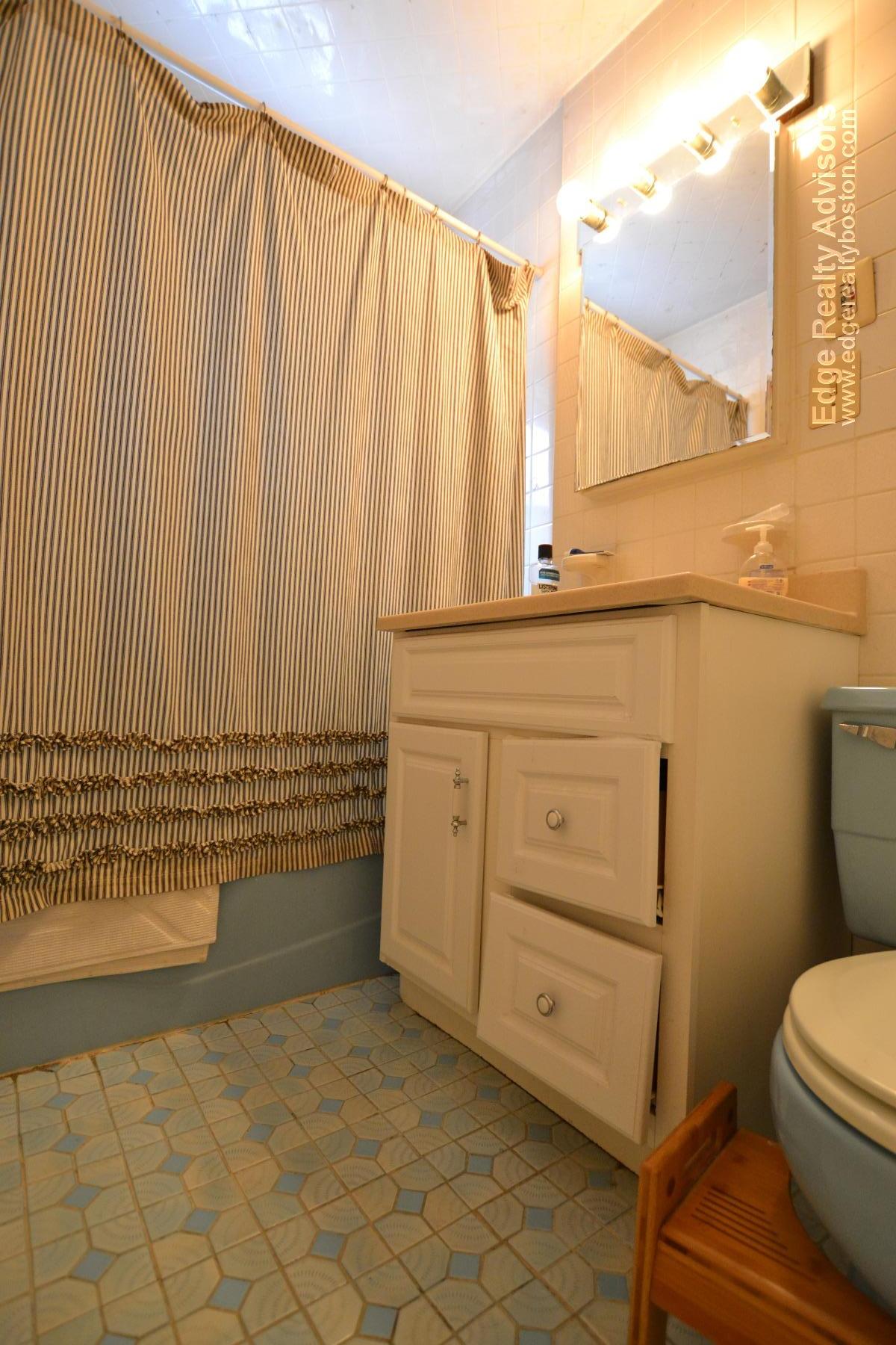 2 bed, 1 bath apartment for rent at 28 Falkland St Unit 1, Brighton — photo 9 of 10