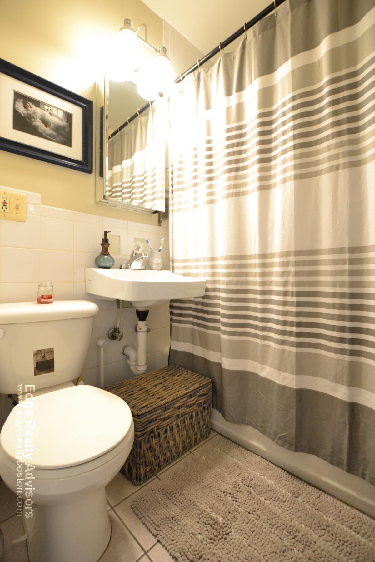 2 bed, 1 bath apartment for rent at 166 Franklin St Unit 1, Allston — photo 5 of 7