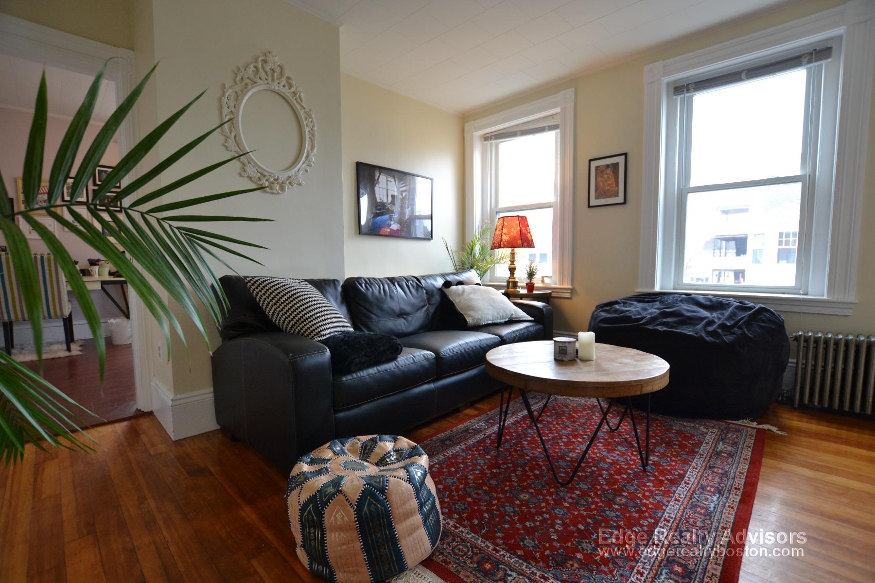 2 bed, 1 bath apartment for rent at 166 Franklin St Unit 1, Allston — photo 3 of 7
