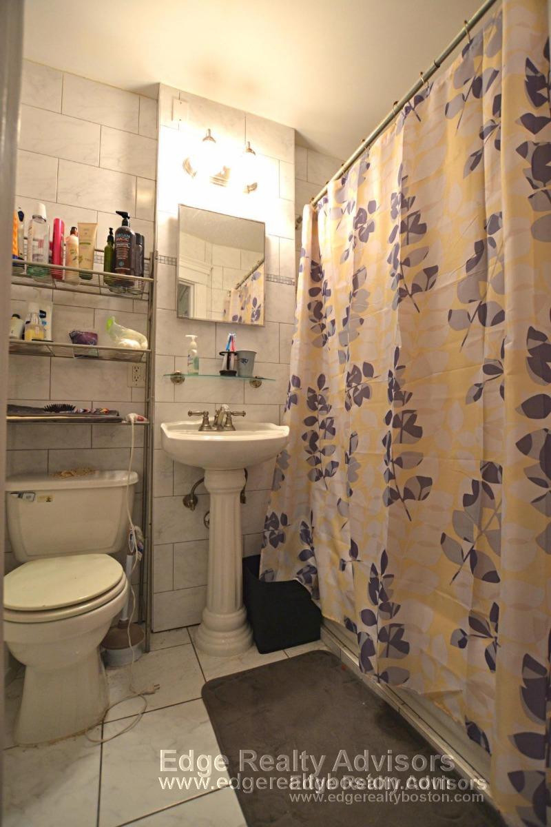 3 bed, 2 bath apartment for rent at 8 Delaware Pl Unit 2, Brighton — photo 9 of 10