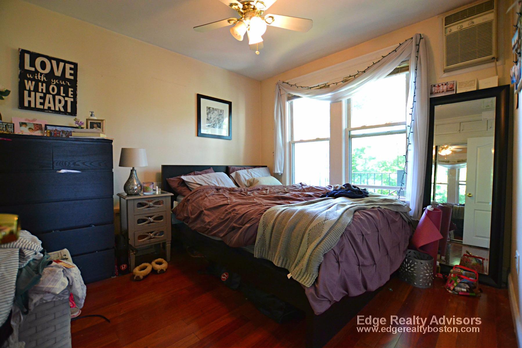 3 bed, 2 bath apartment for rent at 8 Delaware Pl Unit 2, Brighton — photo 5 of 10